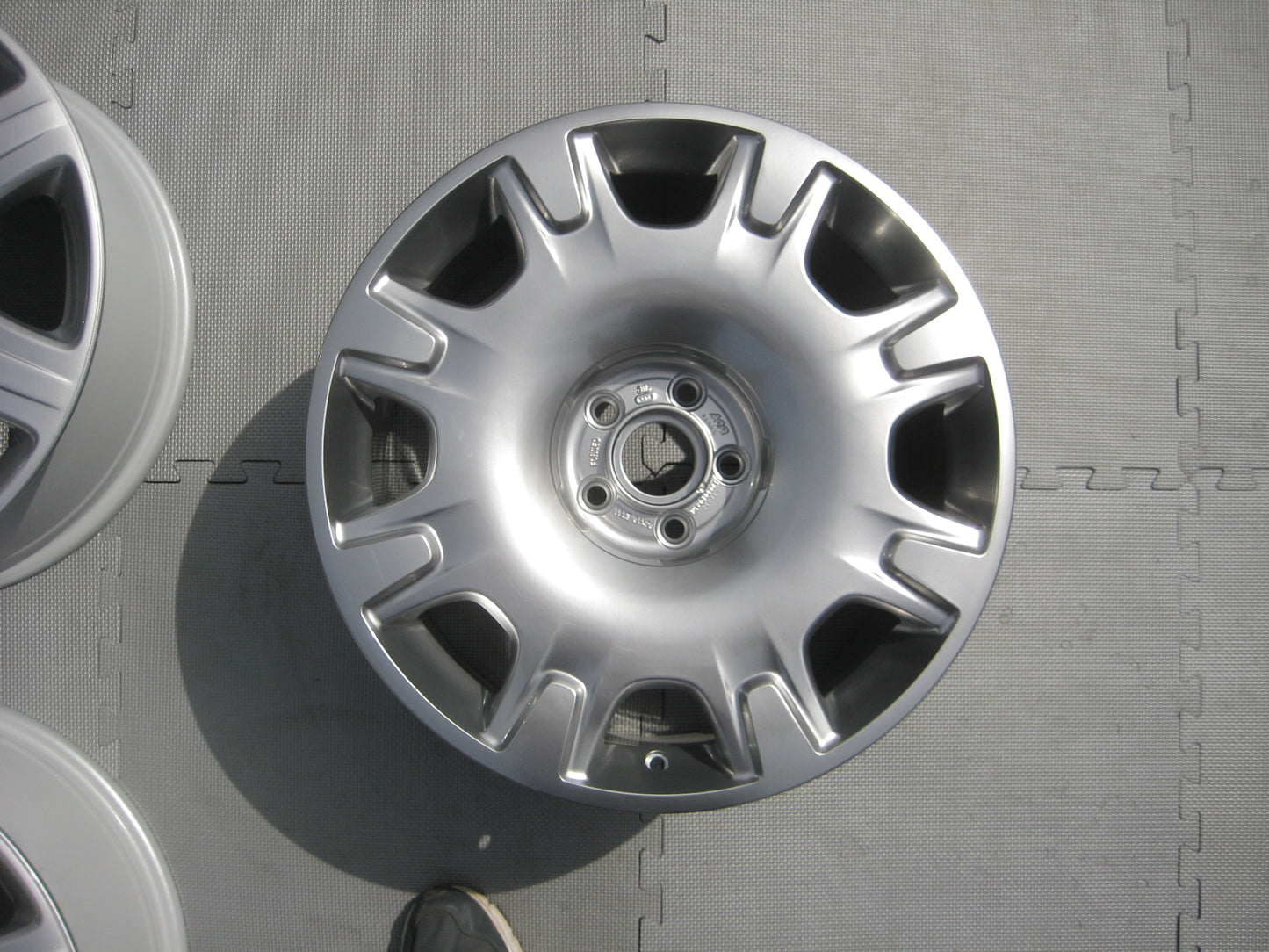 Genuine Bentley 19" Continental Light Metal 8 Spoke Alloy Wheel 3W0601025R