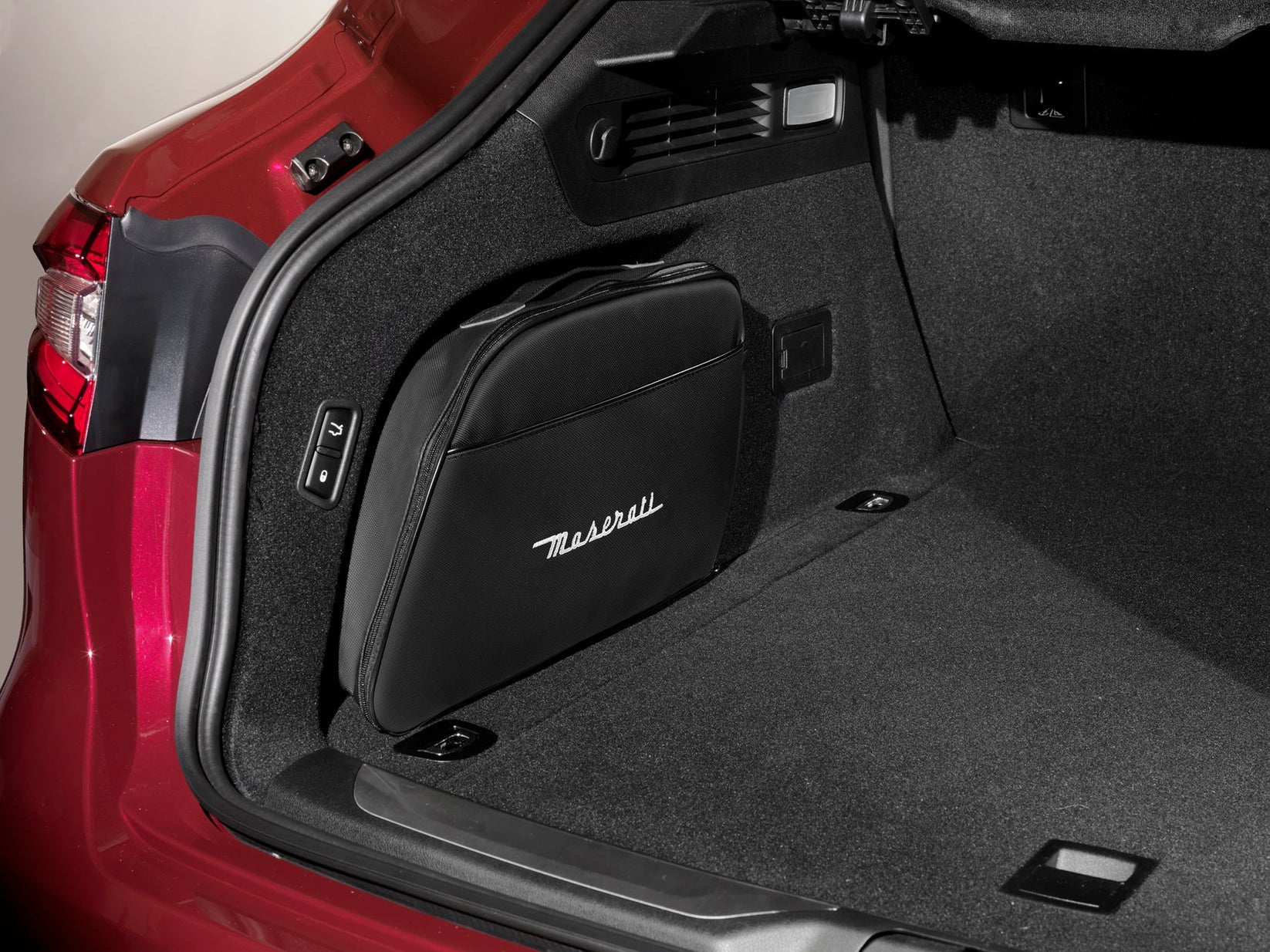 Genuine Maserati M161 Levante Complete Emergency Kit 940000730 360